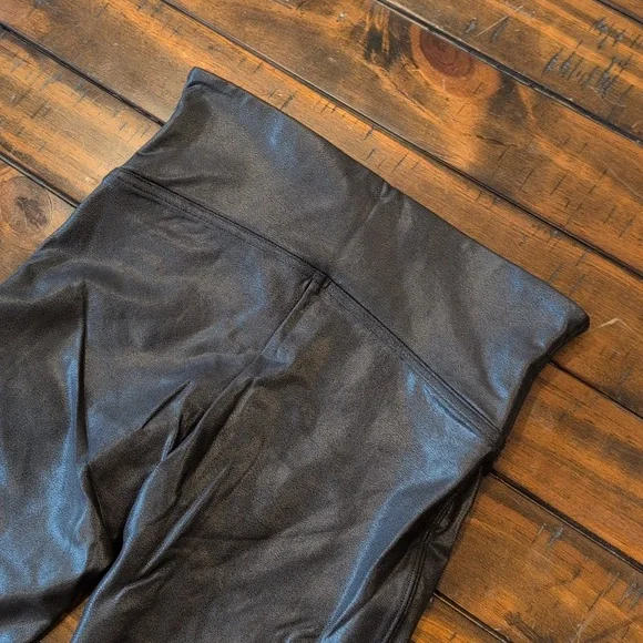 Spanx Faux Leather Leggings Petite - Picture 8 of 9